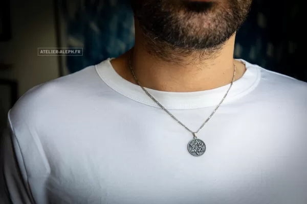 Pendentif rond "Am Israël Haï" dans l'étoile de David