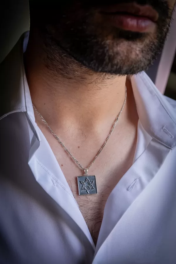 Pendentif carré "Am Israël Haï" dans l'étoile de David