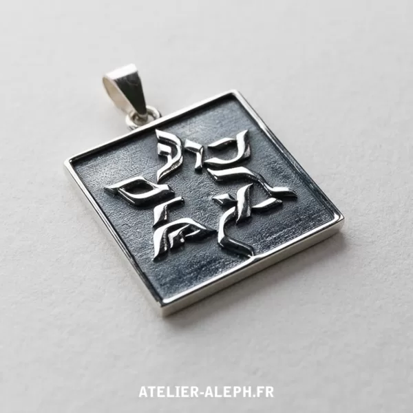 Pendentif carré "Am Israël Haï" dans l'étoile de David